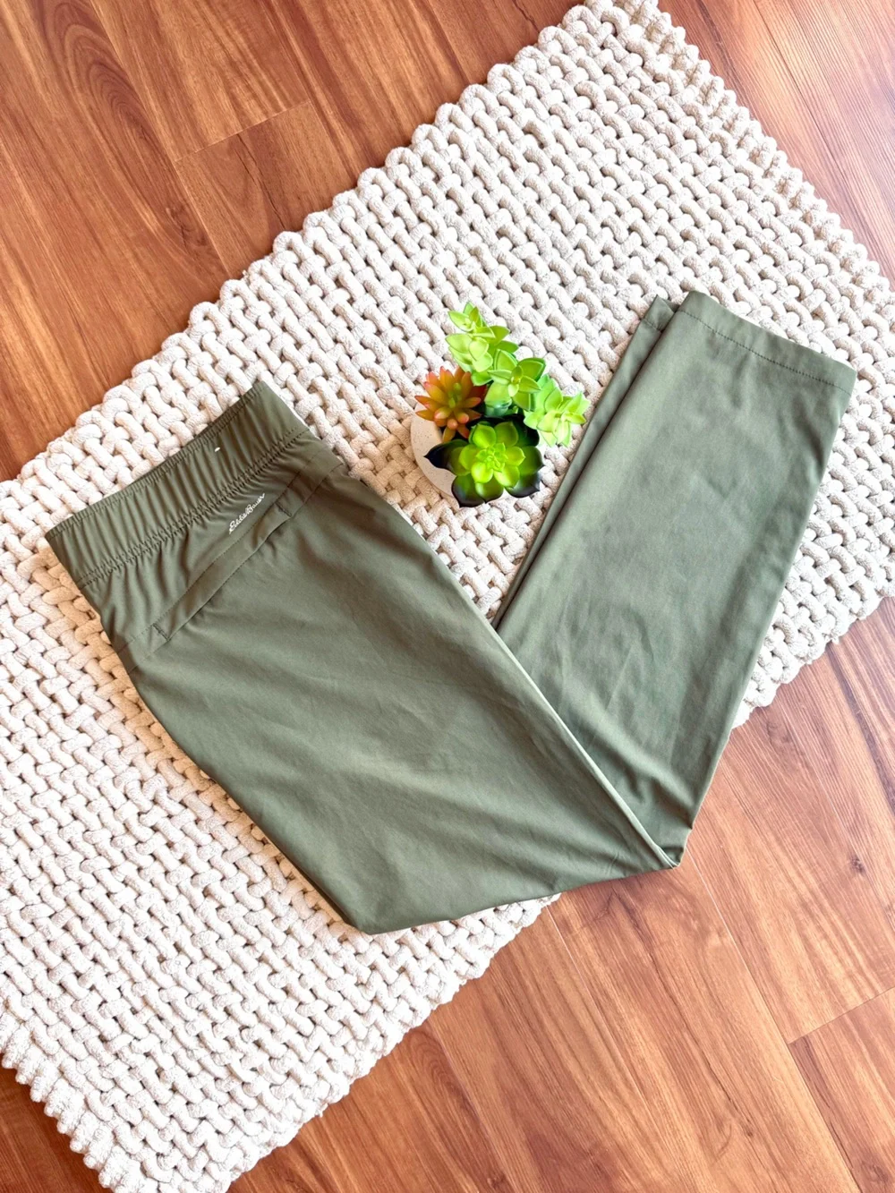Eddie Bauer | Women’s Departure Ankle Pants | Olive Green | Medium